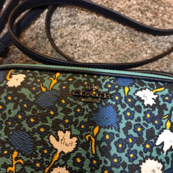 Coach Crossbody Clutch in Yankee Floral Print - Picture 7 of 7